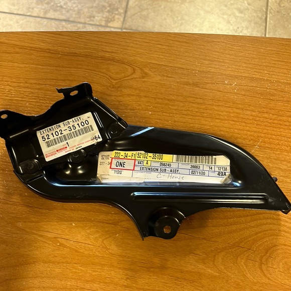 Toyota Genuine OEM Bumper Bracket - Picture 1 of 6